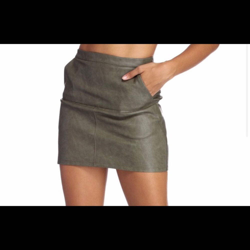 Shine star green faux leather skirt